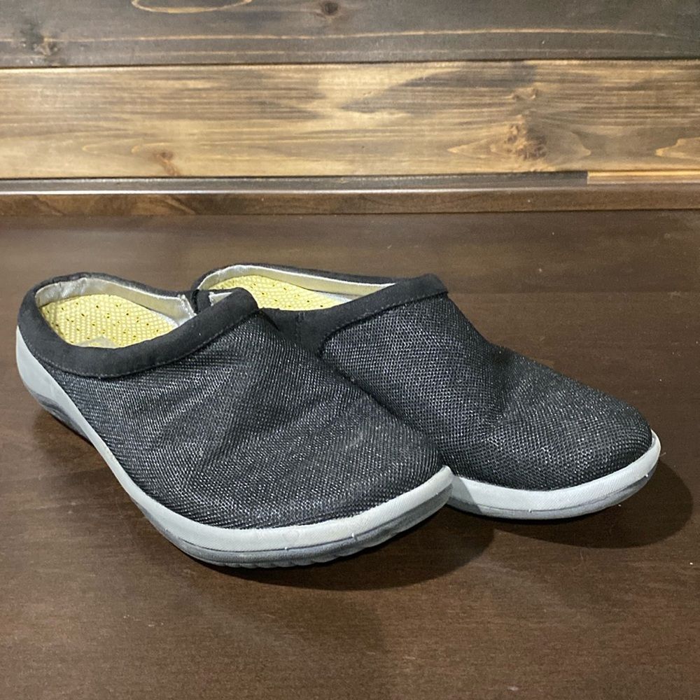 Great Northwest Black Ari Slip On Shoes Mules Size 8